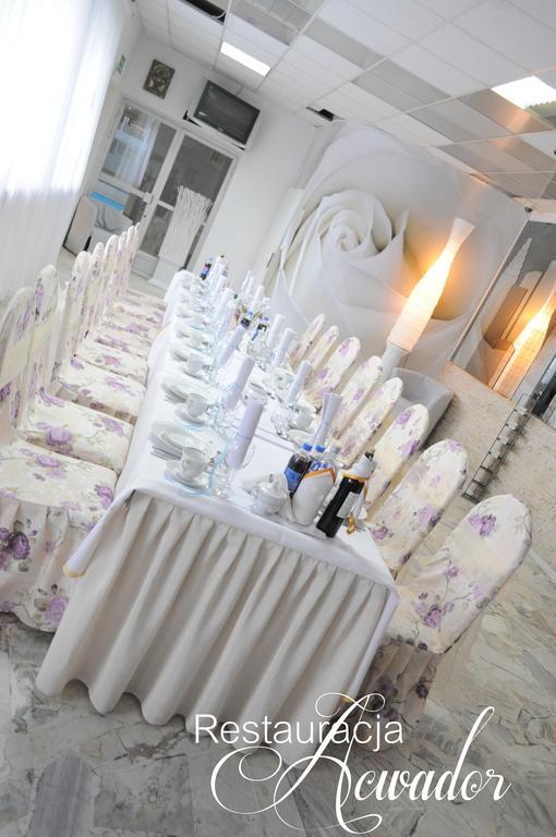 Acwador Hotel Pleszew Ngoại thất bức ảnh