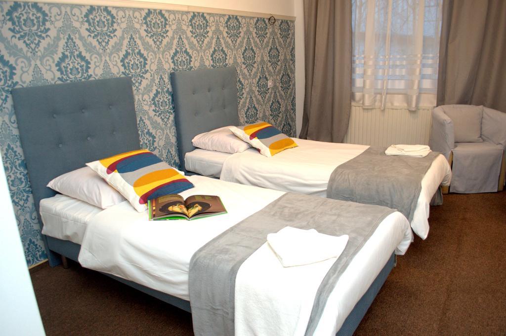 Acwador Hotel Pleszew Ngoại thất bức ảnh